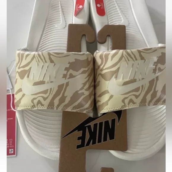 Nike Womens Victori One Print Slip On Slides Sandals‎ CN9676-105 NEW - Picture 1 of 5